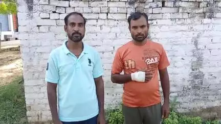 आंवला: आंवला में ई-रिक्शा चालक पर लाठी-डंडों से हमला, पहले भी परिवार पर किया था हमला, भाई का हाथ तोड़ा, पुलिस से की शिकायत
