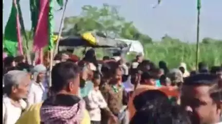 सुल्तानपुर: चांदा में मोहर्रम पर निकला अलम का जुलूस, 'या हुसैन-या अब्बास' की सदाओं से गूंज उठा इलाका