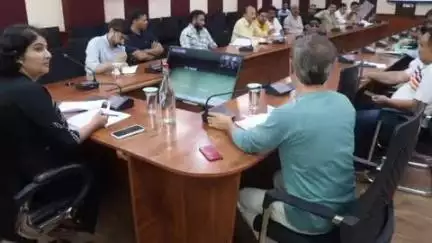 कुल्लू: आगामी सेब सीजन की तैयारियों को लेकर डीसी की अध्यक्षता में कुल्लू में समीक्षा बैठक हुई आयोजित