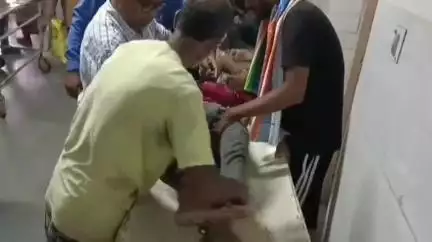 তুফানগঞ্জ ১: দ্বিপোরপার কালিবাজার এলাকায় রাজ্য সড়কের উপর ভয়াবহ মোটরসাইকেল দুর্ঘটনা, গুরুতর দুজন রেফার জেলায়