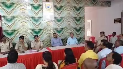 आदित्यपुर गम्हरिया: मुहर्रम को लेकर आदित्यपुर थाना परिसर में शांति समिति की बैठक संपन्न, थाना प्रभारी के साथ अंचल अधिकारी रहे मौजूद
