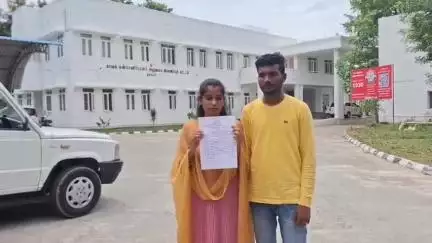 தருமபுரி: இளம் பெண் மதம் மாறி திருமணம் செய்து கொண்டதால் பெற்றோர்கள் எதிர்ப்பு. பாதுகாப்பு கேட்டு காதல் ஜோடி எஸ் பி அலுவலகத்தில் மனு.