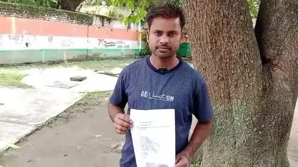 लखीमपुर: इमली चौराहा बर्फ फैक्ट्री के पास फोन पर बात करते हुए पैदल जा रहे युवक का बाइक सवार उच्चकों ने छीना मोबाइल, हुए फरार