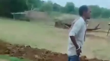 सेमरिया: गोपद बनास: भमरा गांव में शासकीय जमीन पर कब्जे के लिए युवक ने तलवार से आदिवासी परिवार को धमकाया, वीडियो वायरल