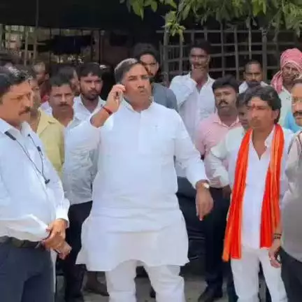 चुनार: अहरौरा सब्जी मंडी में मानक विपरीत कार्य पर आक्रोशित विधायक ने किया निरीक्षण, जांच के दिए निर्देश