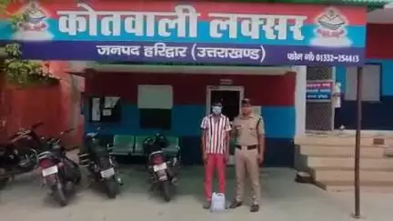 लक्सर: जैतपुर गांव के पास पुलिस ने कच्ची शराब के एक तस्कर को किया गिरफ्तार, कच्ची शराब बरामद