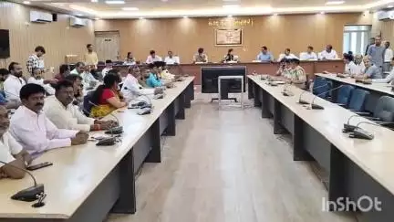 सासाराम: सासाराम के डीआरडीए सभागार में मुहर्रम पर्व को लेकर शांति समिति की बैठक की गई