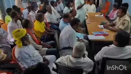 कुर्था: कुर्था थाना परिसर में मुहर्रम पर्व को देखते हुए पुलिस अधीक्षक के निर्देश पर शांति समिति की बैठक का आयोजन