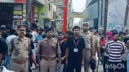 अलीगंज: अलीगंज कस्बे में कड़ी सुरक्षा व्यवस्था के बीच निकला अलम का जुलूस, सीओ ने स्वयं संभाली सुरक्षा की कमान, ड्रोन से निगरानी