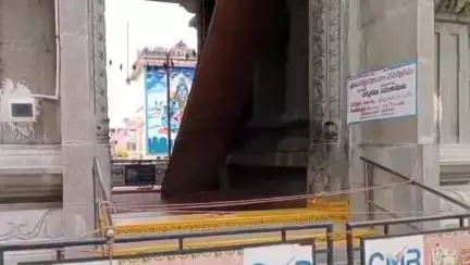 అమరావతిలోని అమరేశ్వరుడి దేవస్థానంలో త్రుటిలో తప్పిన ప్రమాదం