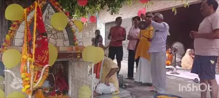 संडीला: कछौना के बाबा मनकामेश्वर महादेव मंदिर पर विशाल शिव भण्डारा का आयोजन, बड़ी संख्या में भक्तों ने प्रसाद ग्रहण किया