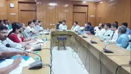 चित्तौड़गढ़: विशेष बैंक शिविरों की तैयारी को लेकर जिला कलक्टर ने समिति कक्ष में ली बैठक, उत्कृष्ट कार्य करने वालों का होगा सम्मान