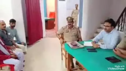 लालगंज: हलिया व ड्रमंडगंज थाने पर पीस कमेटी की बैठक संपन्न, त्यौहार पर खलल डालने वालों से सख्ती से निपटेगा प्रशासन- उपजिलाधिकारी