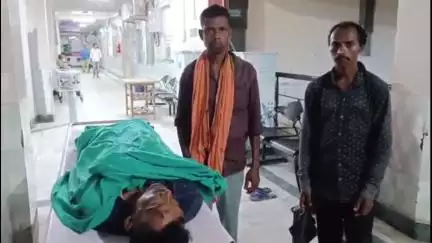 दुमका: काठीकुंड में ट्रेलर की चपेट में आने से घायल बाइक चालक की दुमका में मौत