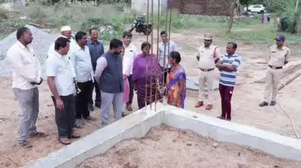 జనగాం: సోక్ పిట్ లను ప్రతి ఒక్కరు తప్పనిసరిగా నిర్మించాలి:జిల్లా కలెక్టర్ రిజ్వాన్ షేక్