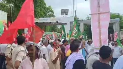 जहानाबाद: विशेष मतदाता पुनरीक्षण कार्यक्रम के विरोध में महागठबंधन ने शहर में निकाली रैली, किया विरोध प्रदर्शन