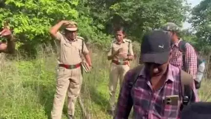 హన్వాడ: జిల్లా కేంద్రంలోని వీరన్న పేటలో చిరుత పులి బంధించెందుకు  ఫారెస్ట్ అధికారులు బోన్ ,సీసీ కెమెరాలు ఏర్పాటు