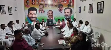 కాంగ్రెస్ పార్టీ కార్యాలయంలో సంవిధాన్ పరిరక్షణ శంఖారావం సభ పోస్టర్ ను ఆవిష్కరించిన జిల్లా కాంగ్రెస్ నేతలు