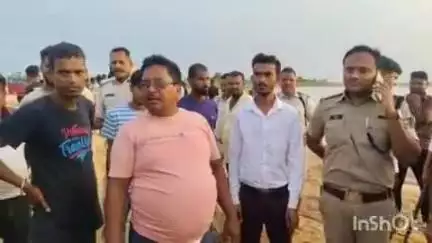 दाउदनगर: दाउदनगर के सोन नदी कालीघाट पर नदी पार करते समय 73 वर्षीय वृद्ध डूबा, गोताखोरों द्वारा की जा रही तलाश