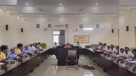 बलरामपुर: डीएम की अध्यक्षता में जिला स्वास्थ्य समिति की बैठक हुई, शतप्रतिशत नियमित टीकाकरण का दिया गया निर्देश