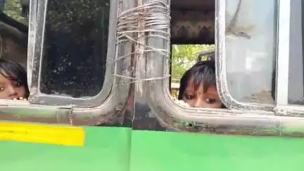 पन्ना: पन्ना में खटारा बसों का आतंक!इमरजेंसी गेट रस्सियोंसे बंधा,अजयगढ़-पहाड़ीखेरा रूट पर यात्रियों की जान जोखिम में#jansamasya