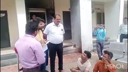 धार: विकलांगों को बस में 50% छूट नहीं मिलने पर धार आरटीओ अधिकारी को सौंपा ज्ञापन