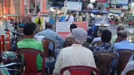 কৃষ্ণনগর ১: ৯ই জুলাই সারা ভারত ধর্মঘটে সমর্থনে UTUC এর পক্ষ থেকে কৃষ্ণনগর পোস্ট অফিস মোড়ে পথসভা