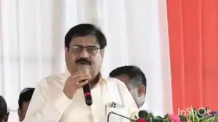 गढ़वा: गढ़वा के हूर मध्या सभा में खुद का नाम भूले विधायक, वायरल हुआ वीडियो" #viral