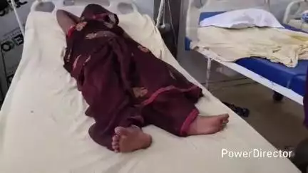 मऊ: मऊ थाना क्षेत्र के पश्चिम पताई गांव में जहरीले कीड़े के काटने से महिला की हालत बिगड़ी, जिला अस्पताल रेफर