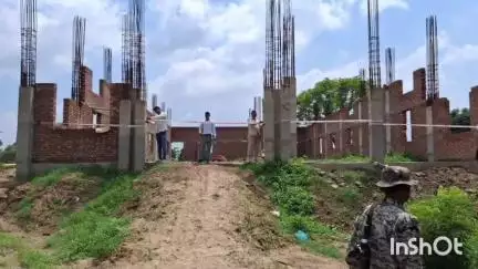 बरेली: बिथरी चैनपुर थाना क्षेत्र में बिना वीडीए के नक्शा पास कराए हो रहे अवैध निर्माण पर की गई कार्रवाई, तीन मकानों को किया सीज