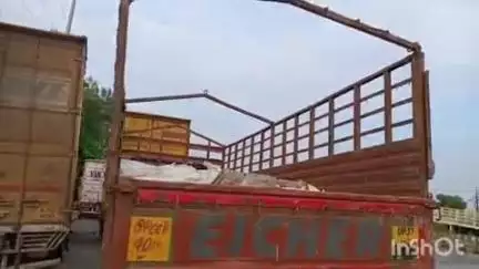 धौलाना: छिजारसी टोल प्लाजा पर हिंदू संगठन के कार्यकर्ताओं ने मांस से भरा कैंटर पकड़ा, पुलिस ने चालक-परिचालक को हिरासत में लिया