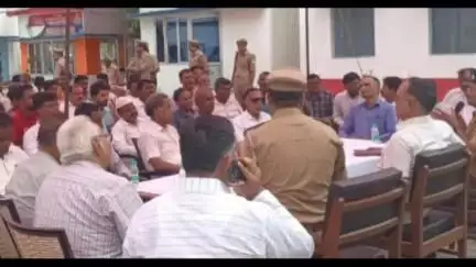 कांठ: कांठ थाना परिसर में हुई बैठक में मोहर्रम और कांवड़ यात्रा शांति व सौहार्द के साथ मनाने पर चर्चा, कांठ एसडीएम रहे मौजूद