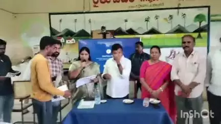 గన్నేరువరం: కంది విత్తనాలు,సీఎం రిలీఫ్ ఫండ్ చెక్కులు పంపిణీ చేసిన ఎమ్మెల్యే కవ్వంపల్లి సత్యనారాయణ...