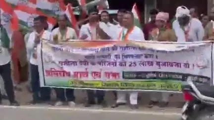 सिवान: गुठनी थाने पर कांग्रेस का प्रदर्शन, माइक्रो फाइनेंस कंपनी से प्रताड़ित मृत सुशीला देवी के लिए न्याय की मांग