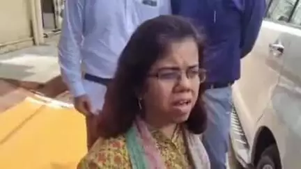 करौली: JVVNL की प्रबंध निदेशक आरती डोगरा ने गुलाब बाग में अधिकारियों की समीक्षा बैठक की, दिए निर्देश
