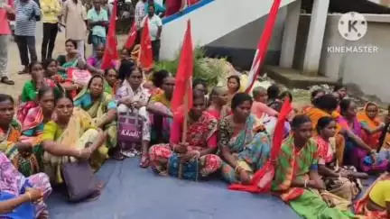 খানাকুল ১: রাস্তা ও ড্রেনের ব্যবস্থা,প্রকৃতদের আবাস তালিকায় নাম নতিভুক্ত করা সহ ৯ দফা দাবিতে তিরোল GP ঘেরাও ও ডেপুটেশন বামেদের