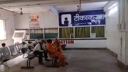 गोड्डा: सदर अस्पताल में बच्चे को एक साथ चार टीके देने पर महिला ने उठाई कार्यशैली पर सवाल, उपाधीक्षक करेंगे जांच