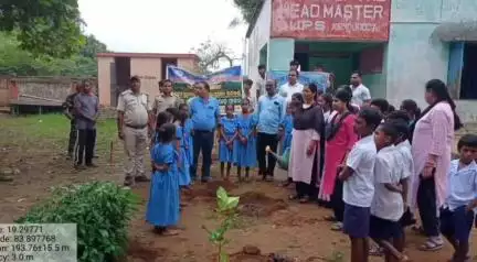 ରାୟଗଡା: ପଦ୍ମପୁର ବ୍ଲକର କେନ୍ଦୁଗୁଡା ସରକାରୀ ଉଚ୍ଚ ପ୍ରାଥମିକ ବିଦ୍ୟାଳୟରେ ବନ ମହୋତ୍ସଵ ସପ୍ତାହ ପାଳିତ