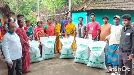 पाकुड़: कृषि विभाग का किसानों को तोहफ़ा, मूंगफली बीज का वितरण संपन्न, दादपुर और नवीनगर पंचायत के किसान हुए लाभान्वित