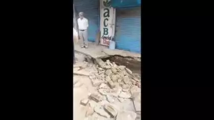 कैथल: कैथल के भगत सिंह चौक पर नगर परिषद द्वारा चबूतरे तोड़े जाने से नाराज़ दुकानदारों ने लगाया जाम