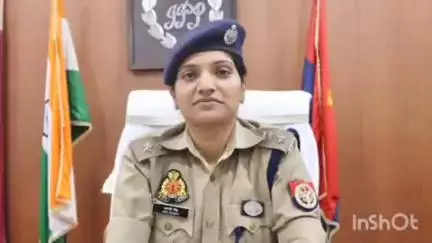 फर्रुखाबाद: एसपी आरती सिंह का बड़ा एक्शन, दो चालकों सहित 19 सिपाहियों को किया लाइन हाजिर