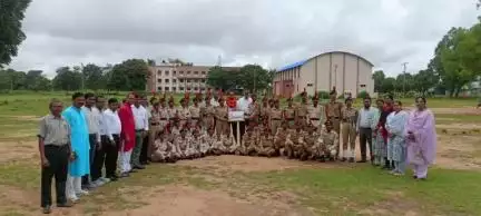 बी एन जालान कॉलेज के एनसीसी के सीटीओ सह भूगोल विभाग के असिस्टेंट प्रोफेसर डॉ निसार अहमद को विदाई दिया गया।