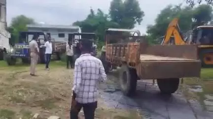 राशमि: आरणी में अवैध खनन के प्रयास के तहत 6 ट्रैक्टर-ट्राली और एक जेसीबी मशीन की गई ज़ब्त