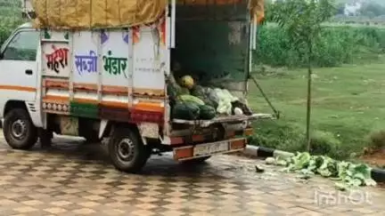 साकोली: साकोली येथील गावतलावाच्या काठावरील सौंदर्यकरण केलेल्या ठिकाणी कचरा टाकणाऱ्यांवर मुख्याधिकारीनी केली दंडात्मक कारवाई