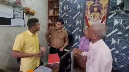 देवास नगर: केला देवी चौराहे पर बिना लाइसेंस नोटरी कर रहे थे, दुकान सील