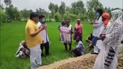 अमावा में एम्स और स्वास्थ्य विभाग की संयुक्त टीम ने टीबी रोग के लक्षणों को लेकर क्षेत्र में लोगों को किया जागरूक