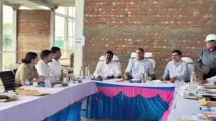 पूर्णिया पूर्व: पूर्णिया एयरपोर्ट निर्माण को लेकर अधिकारियों के साथ की गई समीक्षा बैठक