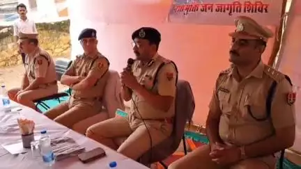 सोजत: आईजी रेंज विकास कुमार ने शिवपुरा थाने में नशा मुक्ति जागरूकता अभियान के तहत लोगों से चर्चा कर दिलवाई शपथ