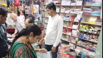 धार: धार के निजी स्कूलों में नियम विरुद्ध प्राइवेट पब्लिकेशनों की किताबें, जांच समिति ने भेजी रिपोर्ट