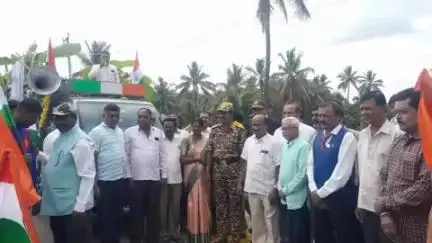 ಕನಕಪುರ: ಪಟ್ಟಣದಲ್ಲಿ ನಿವೃತ್ತ ಸೈನಿಕನಿಗೆ ಅದ್ದೂರಿ ಸ್ವಾಗತ